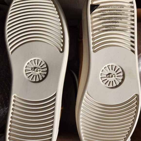 UGG Lynus Mini Boot (NWT) - Picture 3 of 4